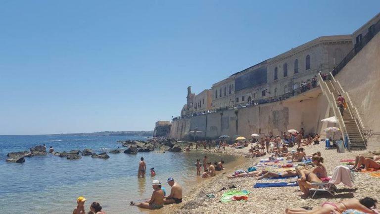 シラクーサCasa "Il Castello"アパートメント エクステリア 写真